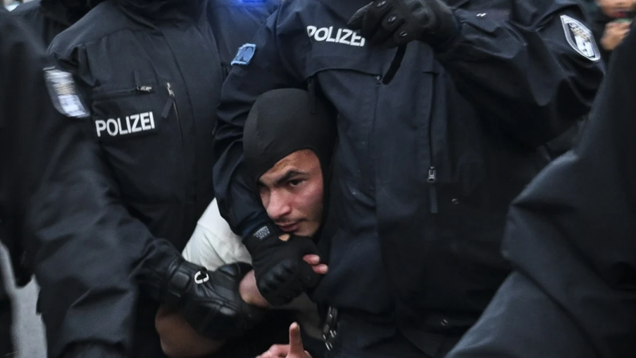 Foto - İkiyüzlü soykırım ortakları! 