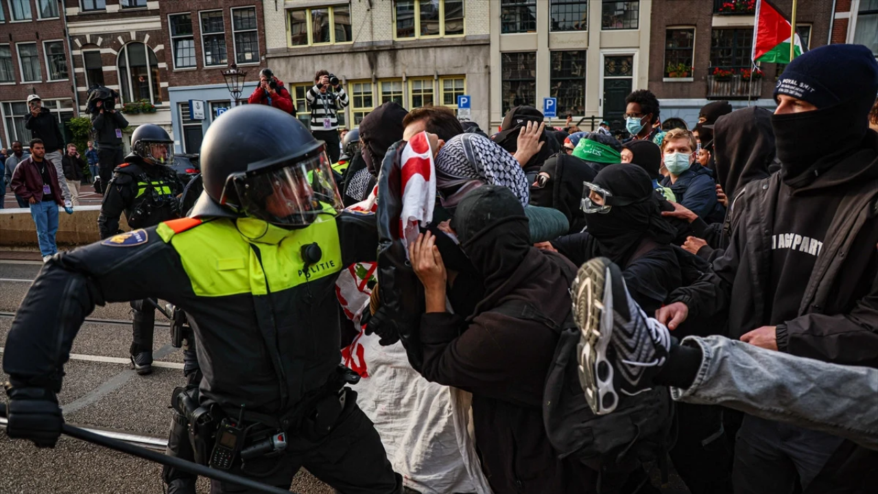 Foto - İkiyüzlü soykırım ortakları! 