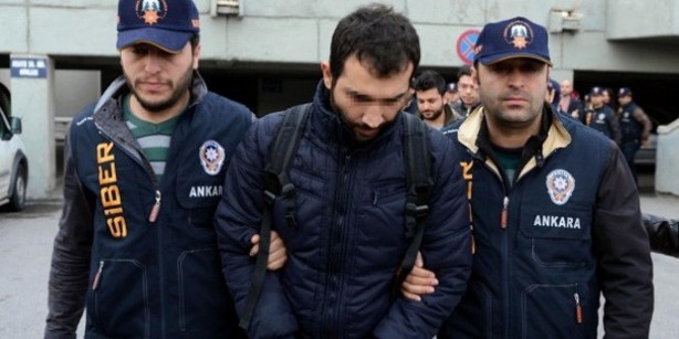 Foto - İkiyüzlülüğün fotoğrafı: Dayak yiyen Barış Atay, 'katil' dediği polise sığındı!