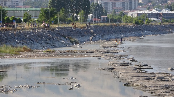 Foto - İklim değişikliği bu hale getirdi! Van Gölü'ne nazar değdi