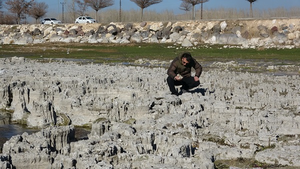 Foto - İklim değişikliği Van Gölü'nü vurdu! Kıyı çekilince gizem ortaya çıktı