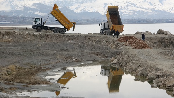 Foto - İklim değişikliğinin sonucu! Van Gölü'nde artık limanlar kullanılamıyor