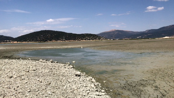 Foto - İklim krizi büyüyor! O gölden geriye birkaç su öbeği kaldı