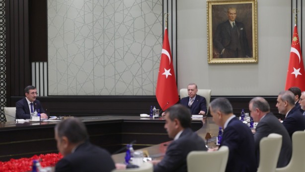 Foto - İktidara yakınlığıyla bilinen o isimden flaş iddia! Erdoğan hem AK Parti’de hem de Kabine’de değişiklik yapacak! "Bu üç bakan haricinde kimsenin yeri garanti değil"