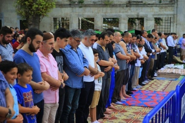 Foto - İl il bayram namazı saatleri