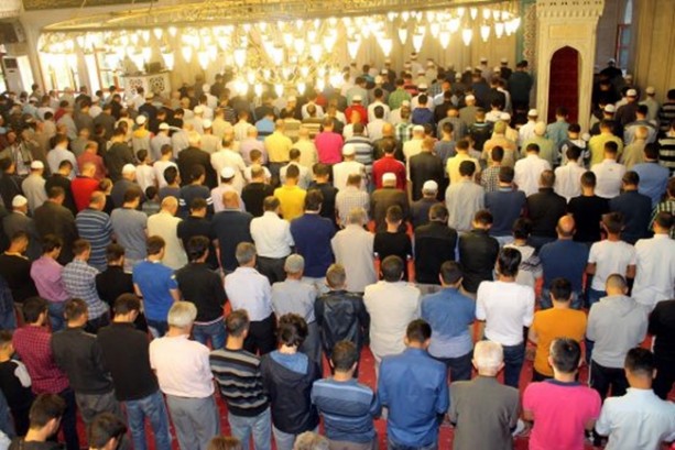 Foto - İl il bayram namazı saatleri