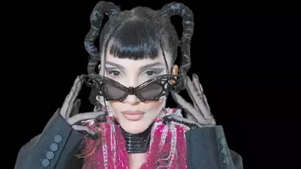 Foto - İlan etti bir de üstelik! Teşhirci Hande Yener adlı şarkıcıdan akıl oyunları!?! Ciddiye alalım mı seni acaba?