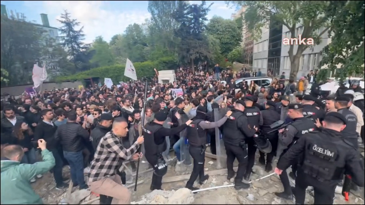 Foto - İlber Ortaylı, Nureddin Yıldız hocayı protesto eden sözde öğrencilere böyle haddini bildirdi! Öyle bir şamar attı ki...