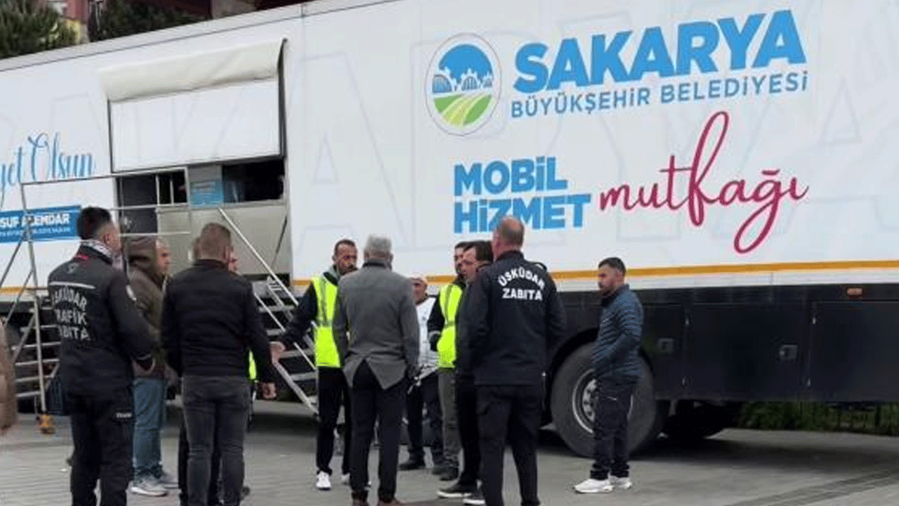 Foto - İlçe belediyesine tepki yağıyor! AK Partili belediyenin deprem yardımına CHP engeli
