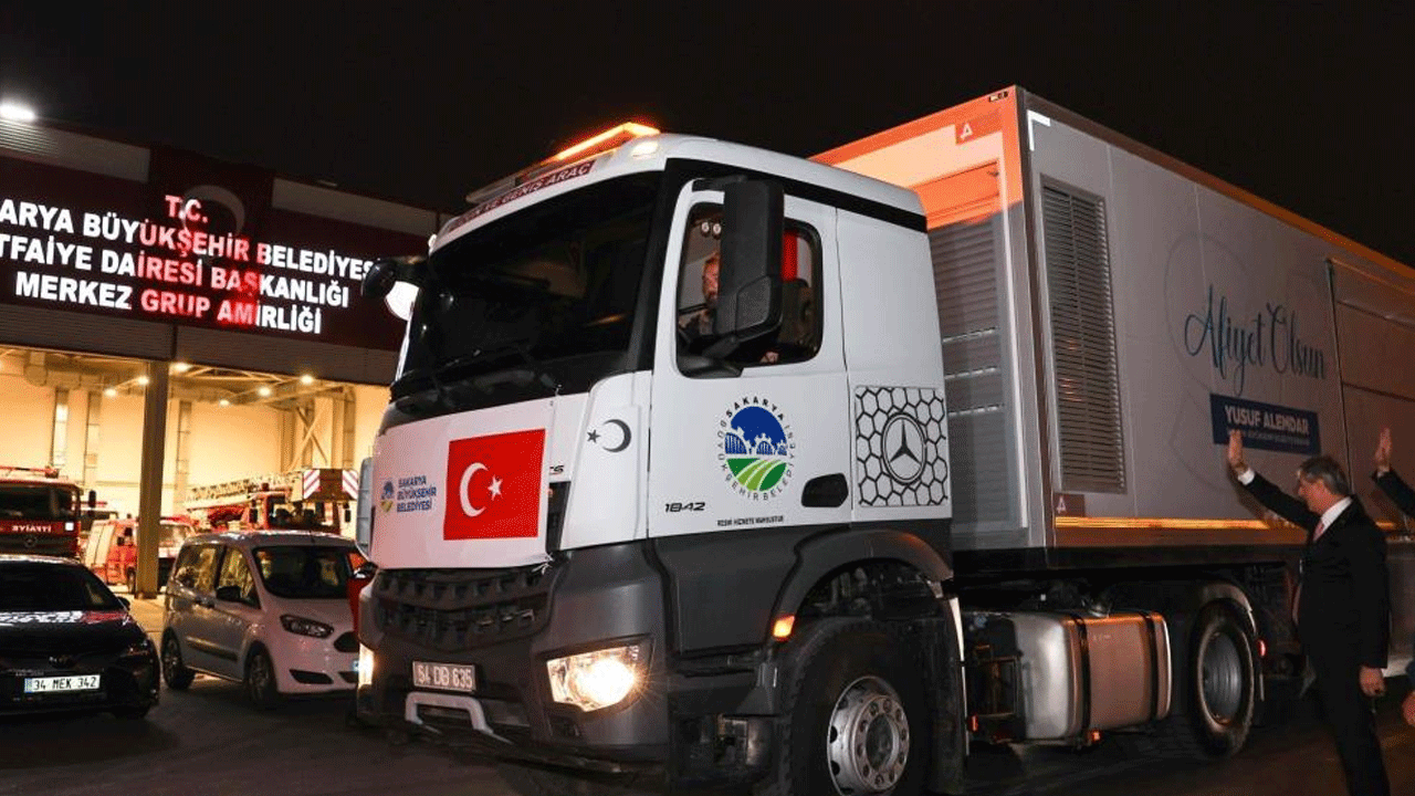 Foto - İlçe belediyesine tepki yağıyor! AK Partili belediyenin deprem yardımına CHP engeli