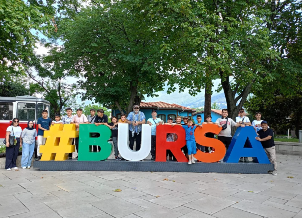 Foto - İlçe Kaymakamı ve Belediye başkanı el ele verdi! öğrenciler bayram etti