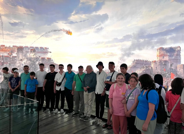 Foto - İlçe Kaymakamı ve Belediye başkanı el ele verdi! öğrenciler bayram etti