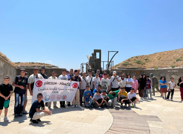 Foto - İlçe Kaymakamı ve Belediye başkanı el ele verdi! öğrenciler bayram etti