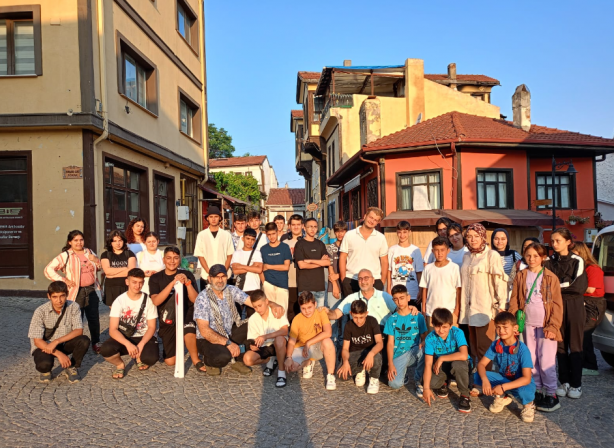 Foto - İlçe Kaymakamı ve Belediye başkanı el ele verdi! öğrenciler bayram etti