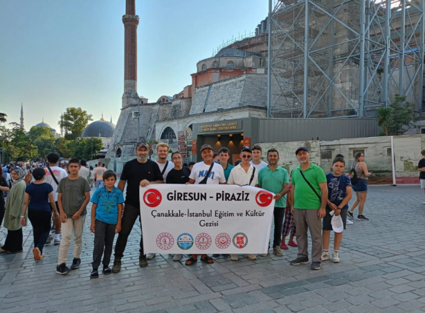 Foto - İlçe Kaymakamı ve Belediye başkanı el ele verdi! öğrenciler bayram etti