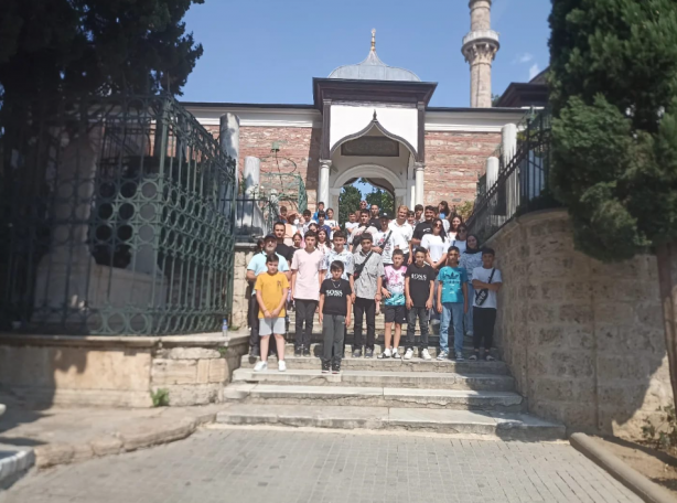 Foto - İlçe Kaymakamı ve Belediye başkanı el ele verdi! öğrenciler bayram etti