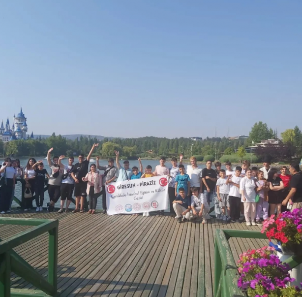 Foto - İlçe Kaymakamı ve Belediye başkanı el ele verdi! öğrenciler bayram etti