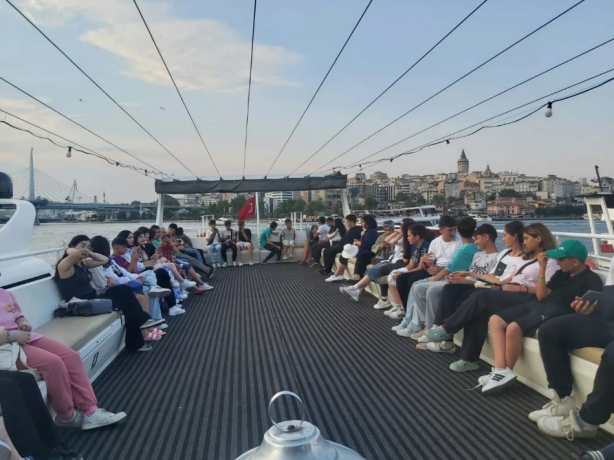 Foto - İlçe Kaymakamı ve Belediye başkanı el ele verdi! öğrenciler bayram etti