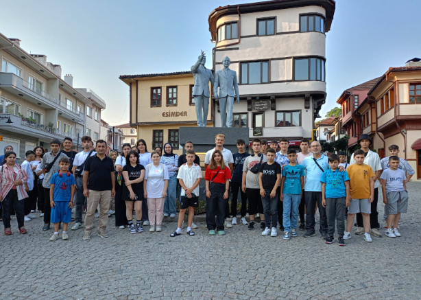 Foto - İlçe Kaymakamı ve Belediye başkanı el ele verdi! öğrenciler bayram etti