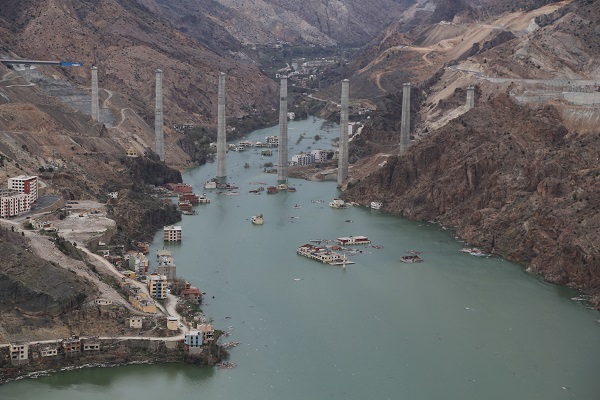 Foto - İlçe sular altında kaldı! İşte eski ve yeni Yusufeli aynı karede