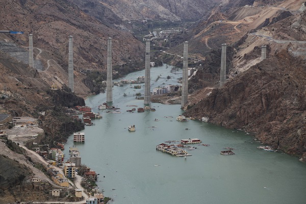 Foto - İlçe sular altında kaldı! İşte eski ve yeni Yusufeli aynı karede