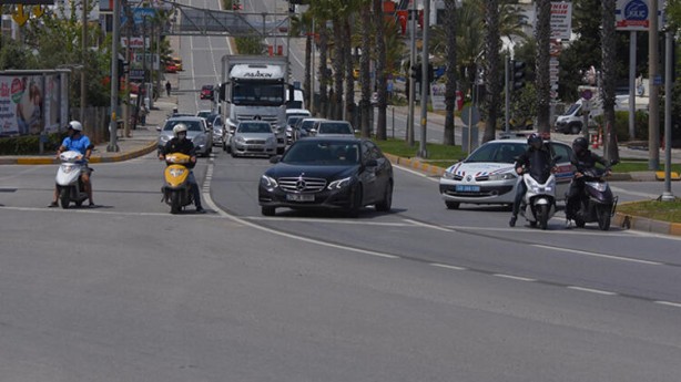 Foto - İlçede tedirgin eden görüntü! Yasak kalkınca binlerce araç giriş yaptı