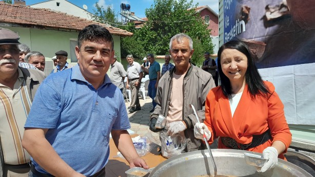 Foto - İlçedeki her evin mutfağına aşure götürüldü