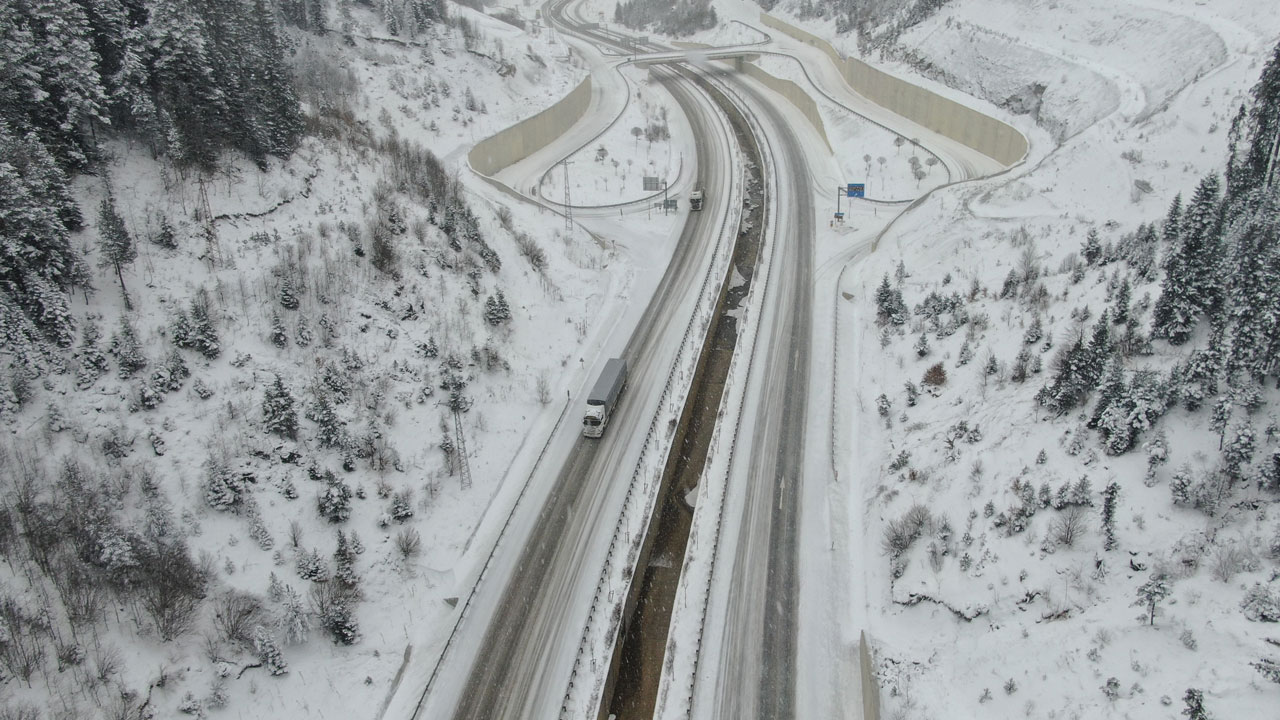 Foto - Ilgaz Dağı baharda beyaza büründü! Kar kalınlığı 50 santimetreyi aştı