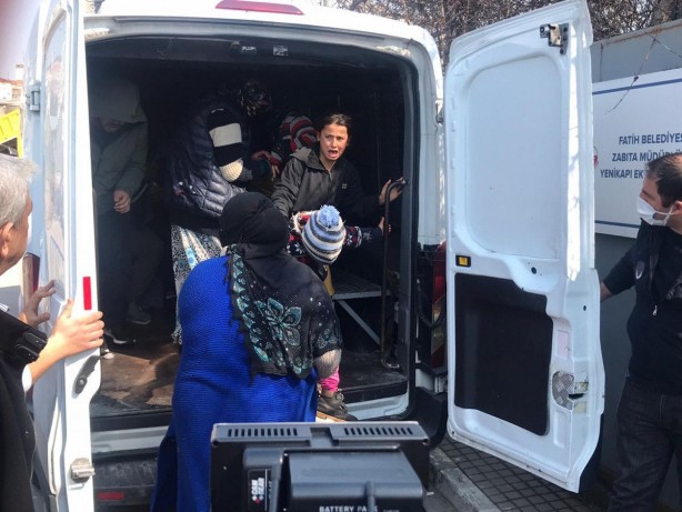 Foto - İlginç anlar! Yakalanan dilenciler önce ağladı sonra göbek attı