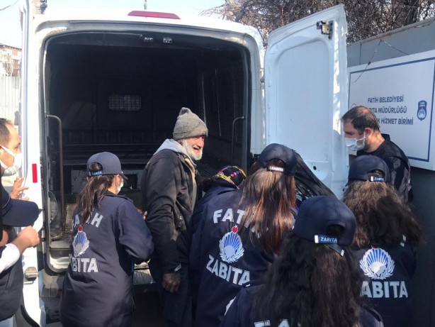 Foto - İlginç anlar! Yakalanan dilenciler önce ağladı sonra göbek attı