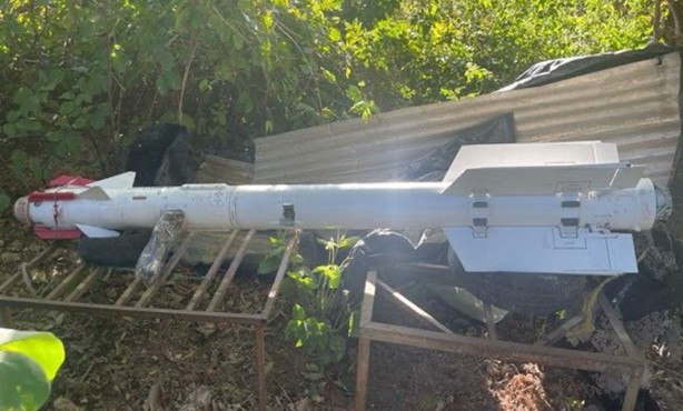 İlginç bir olay! Evinde Rus yapımı R-73 Hava Hava Füzesi bulundu! Gözaltına alınarak tutuklandı! 