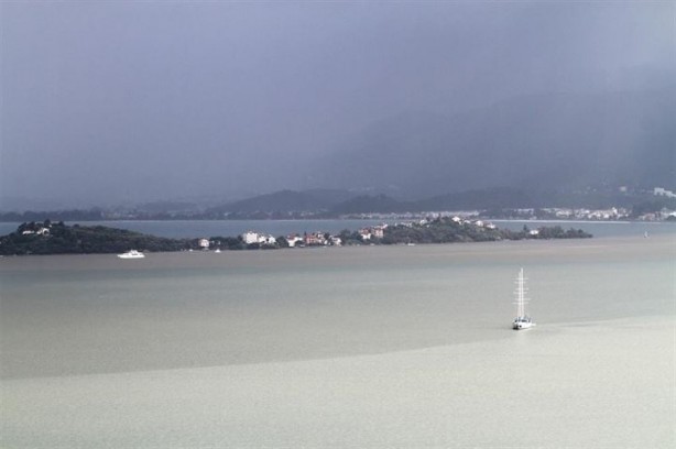 Foto - İlginç görüntü! Fethiye'de denizin rengi değişti