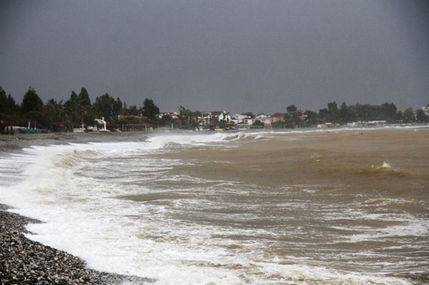 Foto - İlginç görüntü! Fethiye'de denizin rengi değişti