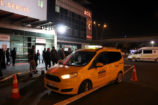 Foto - İlginç olay! Bindiği takside yanlışlıkla kendisini vurdu