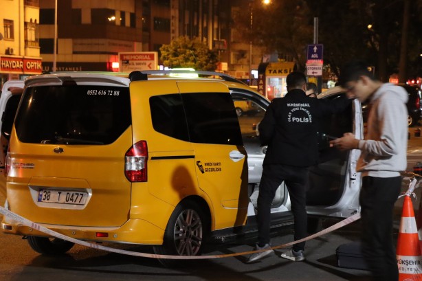 Foto - İlginç olay! Bindiği takside yanlışlıkla kendisini vurdu