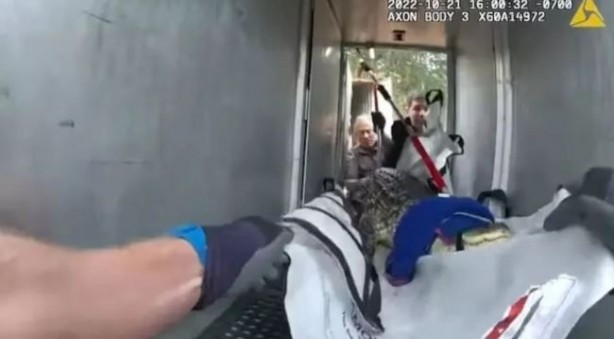 Foto - İlginç olay! Timsahla uyuduğunu görenler ertesi gün adamı bulamadı