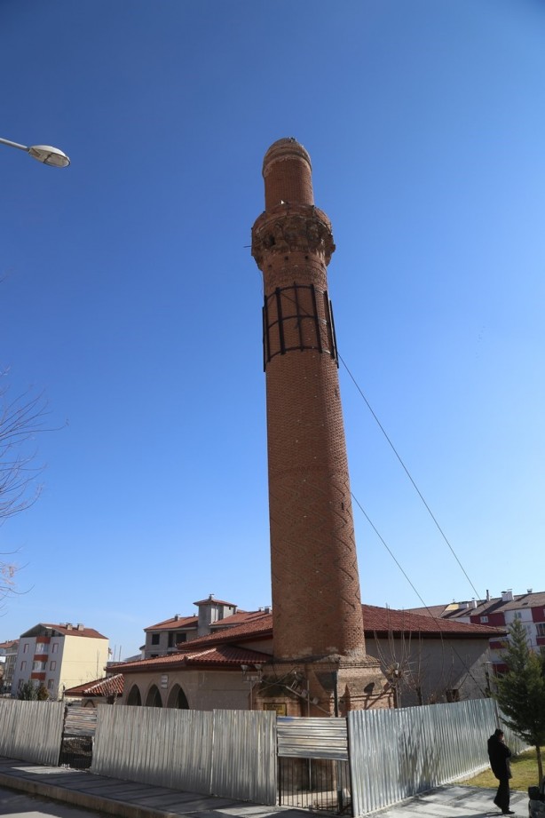 Foto - İlginç yapısıyla görenleri şaşırtıyor: Eğri Minare