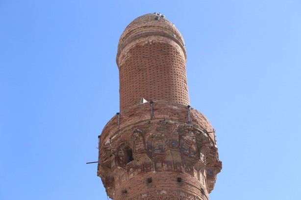 Foto - İlginç yapısıyla görenleri şaşırtıyor: Eğri Minare