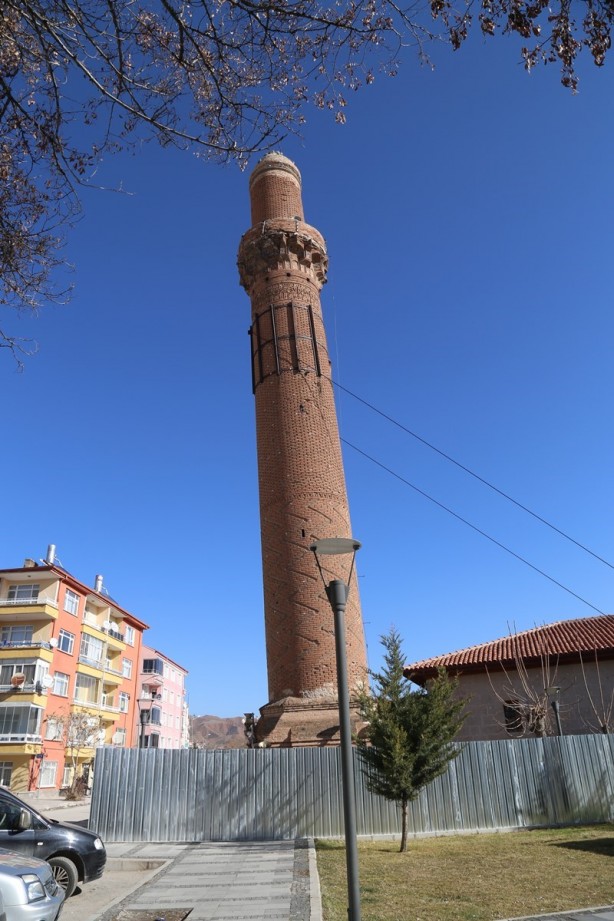 Foto - İlginç yapısıyla görenleri şaşırtıyor: Eğri Minare