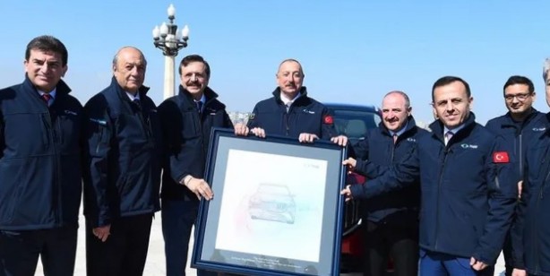 Foto - İlham Aliyev yerli ve milli otomobil Togg'u teslim aldı! Cumhurbaşkanı Erdoğan'dan 'Gardaşım Aliyev' paylaşımı bakın ne