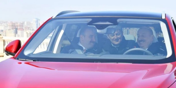 Foto - İlham Aliyev yerli ve milli otomobil Togg'u teslim aldı! Cumhurbaşkanı Erdoğan'dan 'Gardaşım Aliyev' paylaşımı bakın ne