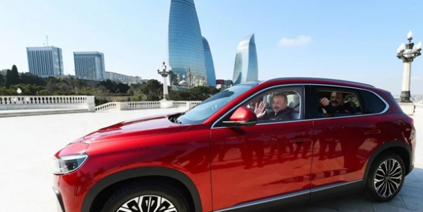 Foto - İlham Aliyev yerli ve milli otomobil Togg'u teslim aldı! Cumhurbaşkanı Erdoğan'dan 'Gardaşım Aliyev' paylaşımı bakın ne