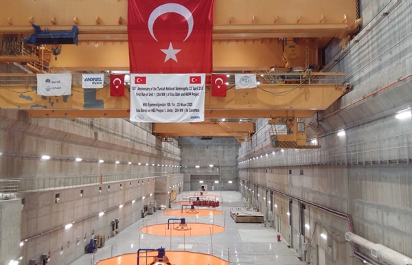 Foto - Ilısu Barajı'nda elektrik üretecek 6 türbinden ilki dönmeye başladı