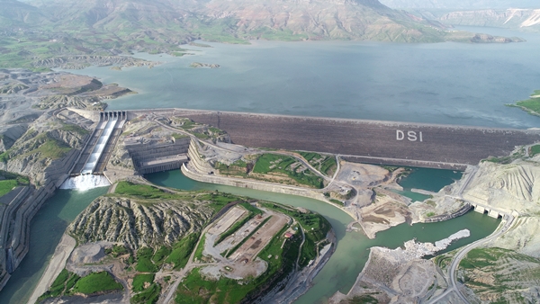 Ilısu Barajı'nda elektrik üretecek 6 türbinden ilki dönmeye başladı