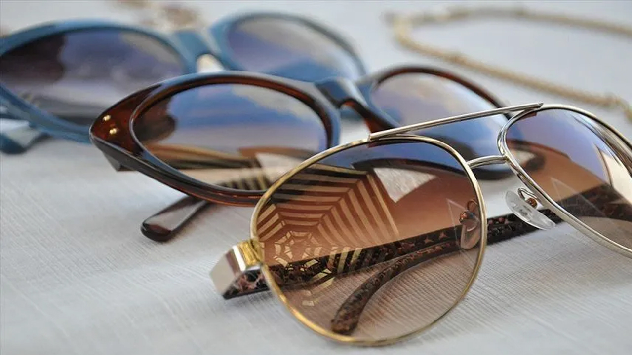İlk aldığınız gibi olacak! İşte gözlükte oluşan leke ve çizikleri gidermenin yolları