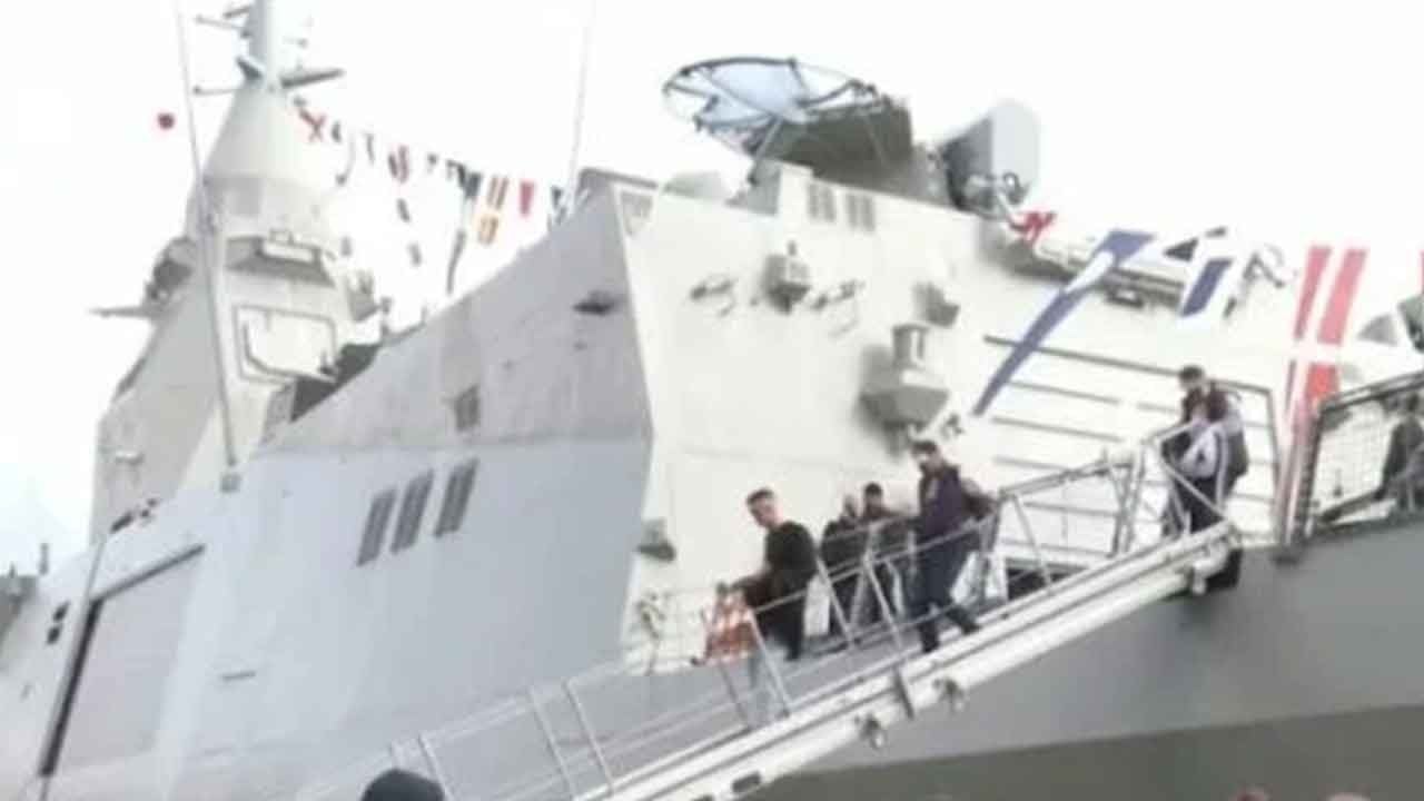 Foto - İlk defa savaş gemisi gören Yunanlar: Herkes oraya koştu