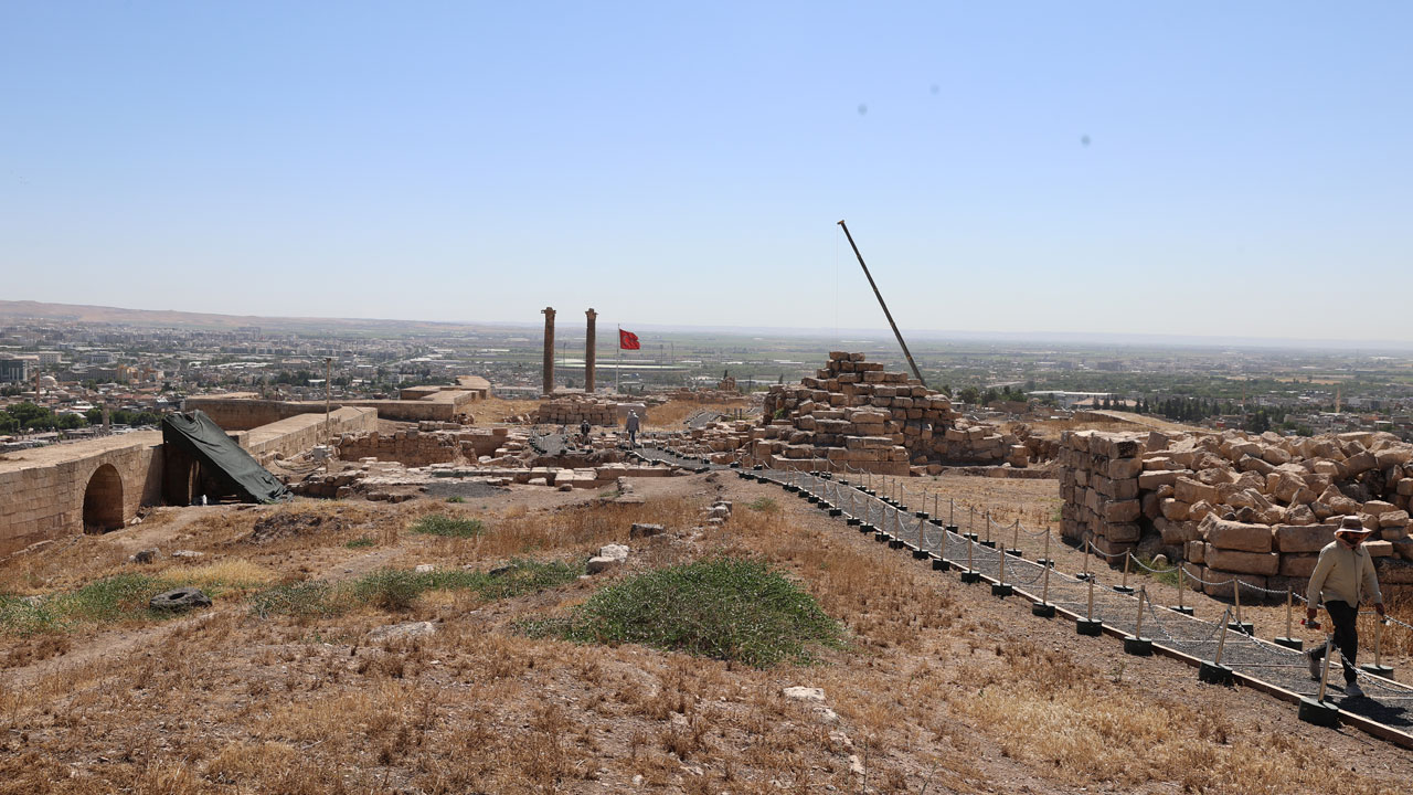 Foto - İlk kaya mezar gün yüzüne çıktı! Urfa Kalesi'nde tarihi keşif