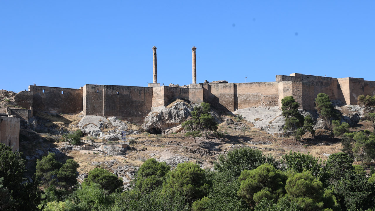 İlk kaya mezar gün yüzüne çıktı! Urfa Kalesi'nde tarihi keşif