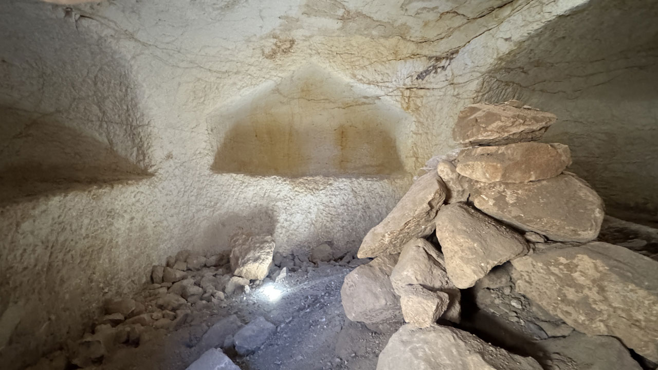 Foto - İlk kaya mezar gün yüzüne çıktı! Urfa Kalesi'nde tarihi keşif
