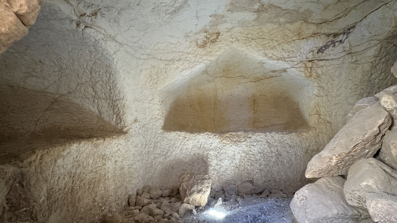 Foto - İlk kaya mezar gün yüzüne çıktı! Urfa Kalesi'nde tarihi keşif